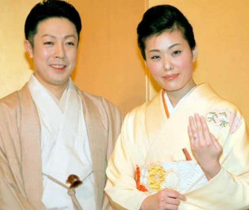 尾上菊之助と妻の波野櫻子が結婚報告をしている